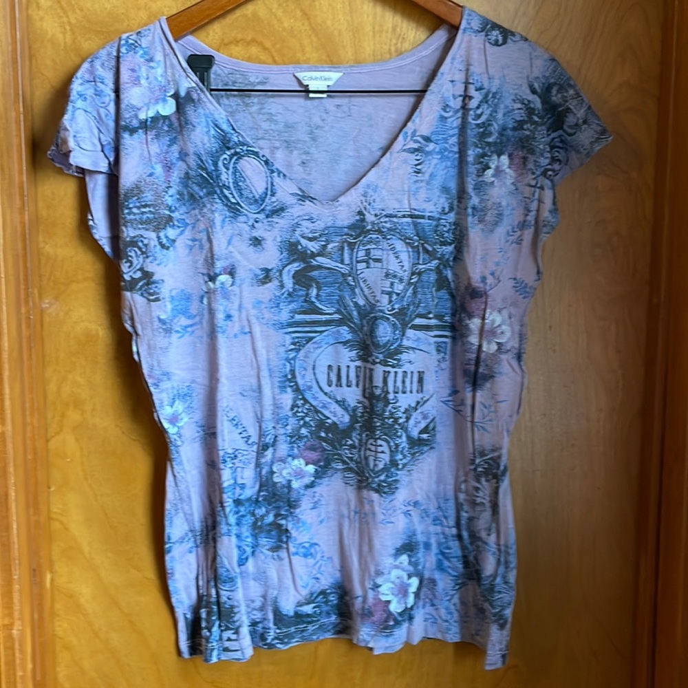 Calvin Klein Graphic Tee, size large